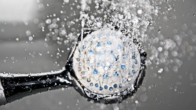 como ahorrar agua en la ducha